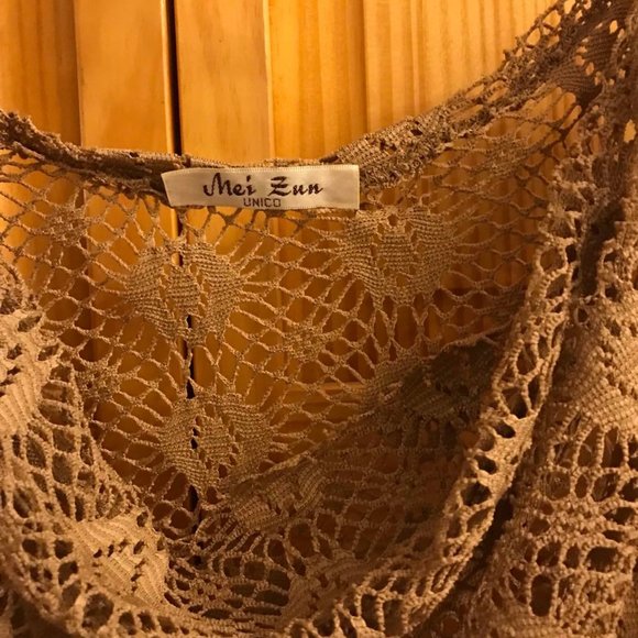 Ladies top - Picture 2 of 4